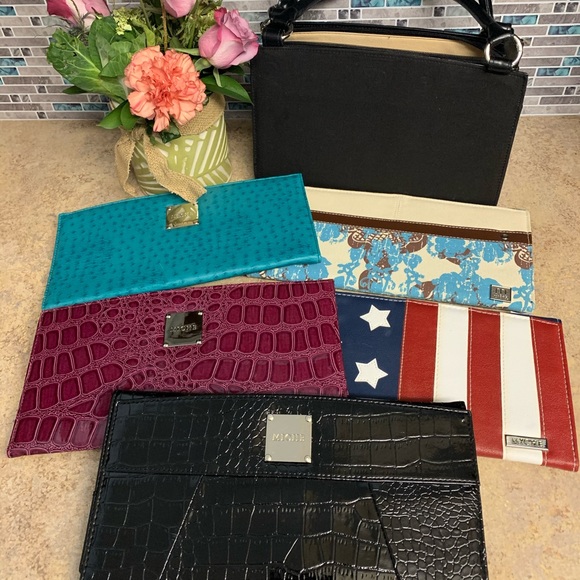 Miche Handbags - Miche Classic Base + 5 shells